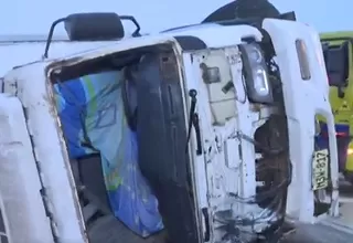 San Borja: se volcó camión frigorífico que trasladaba varias toneladas de pescado