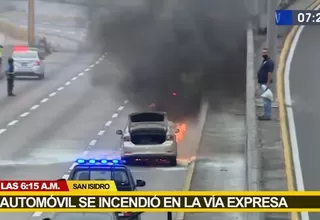 San Isidro: Automóvil se incendió en la Vía Expresa 