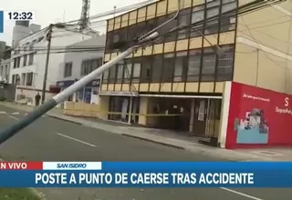 San Isidro: Poste a punto de caer tras accidente de tránsito