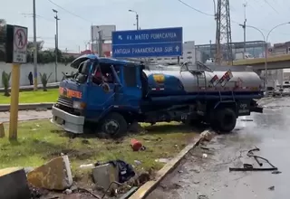 San Juan de Miraflores: Camión cisterna se volcó y generó derrame de petróleo