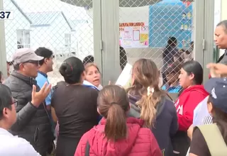 San Juan de Miraflores: Padres hacen largas filas para conseguir matrícula en colegio
