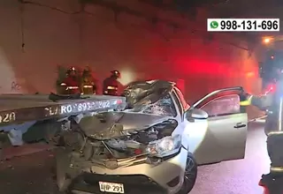 SJM: Conductor se salva de morir al chocar su auto con tráiler