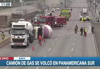Surco: Cisterna repleta de GNV se volcó en la Panamericana Sur