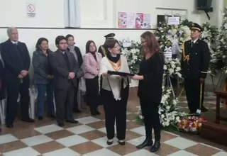Susana Villarán entregó Medalla de Lima de manera póstuma a familia de Henry Pease