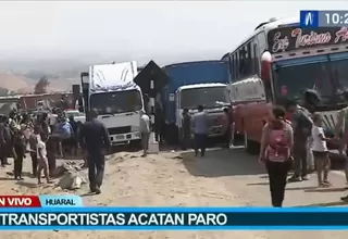 Transportistas acatan paro y bloquean tramos en la Panamericana Norte y Sur