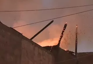 [VIDEO] Incendio consume inmueble en Cercado de Lima