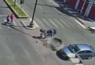 [VIDEO] Tacna: Aparatoso accidente tras choque de auto contra moto 