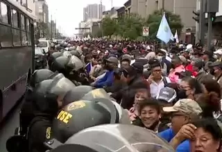 [VIDEO] Trabajadores municipales protestan frente al Congreso