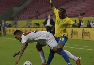 Audio VAR sobre la acción entre Neymar y Santamaría: "El jugador se deja caer, no hay falta"