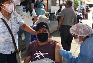 Héctor Chumpitaz fue vacunado contra el COVID-19