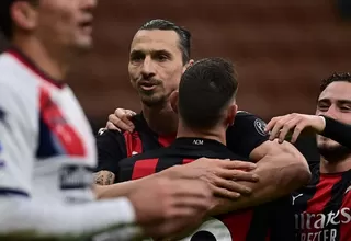 Ibrahimovic marcó un doblete y Milan goleó 4-0 al Crotone para volver al primer lugar de la Serie A