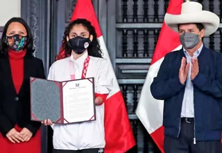 Presidente Pedro Castillo premió a campeona paralímpica Angélica Espinoza