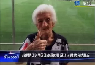 Anciana de 94 años alienta a su equipo más que toda la barra