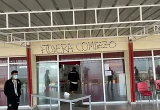 Universitario: Hinchas cremas ingresaron a Campo Mar para pedir la salida de Comizzo