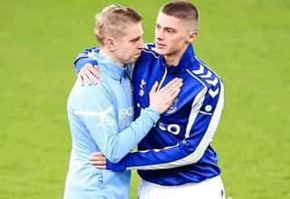 Emotivo abrazo entre los ucranianos Zinchenko y Mykolenko en el Everton vs. City