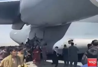Hallan "restos humanos" en tren de aterrizaje de avión de EE. UU. que partió de Kabul