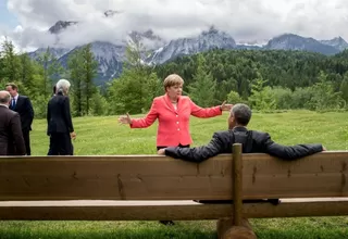 Obama se toma un descanso del G7 para admirar la vista de Baviera con Merkel