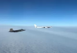 Caza estadounidense intercepta dos bombarderos rusos cerca de Alaska