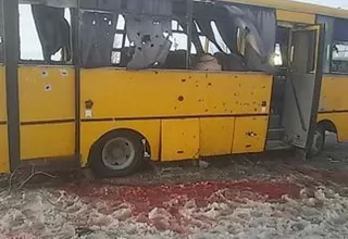 Cerca de diez personas murieron tras caer un cohete en un bus en Ucrania