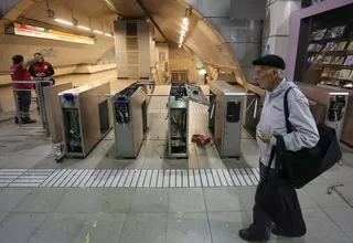 Chile: Metro de Santiago deja de operar tras protestas por el alza de pasajes