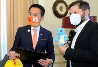 Chile: ministro japonés le regala un Pokémon a Gabriel Boric