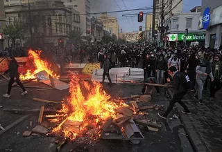 Chile: tres muertos, caos y saqueos tras violentos desmanes en Santiago