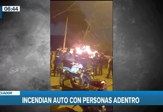 Ecuador: Sujetos incendiaron auto con personas adentro