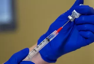 EE. UU. revisará la posología de la vacuna de Pfizer contra la COVID-19 tras reacciones alérgicas de 2 personas