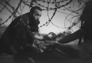 Foto de refugiados en la frontera húngara triunfa en el World Press Photo
