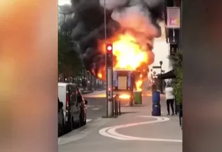 Francia: Bus eléctrico falla y se prende en fuego 