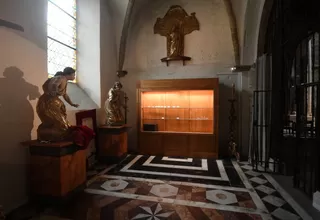 Francia: ladrones derribaron puerta de catedral de Oloron-Sainte-Marie con auto y robaron tesoros