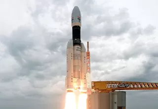 India lanzó con éxito sonda para explorar el polo sur de la Luna