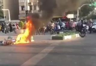 Irán: Continúan protestas tras muerte de una joven