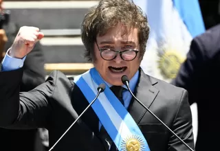 Javier Milei promete un "shock" económico al asumir la presidencia de Argentina