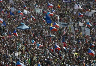 Masiva protesta en República Checa pide dimisión de su primer ministro