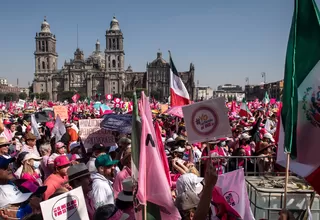 México: decenas de miles rechazan la reforma electoral de AMLO