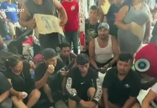 México: Migrantes se cosen labios en protesta para exigir salvoconducto
