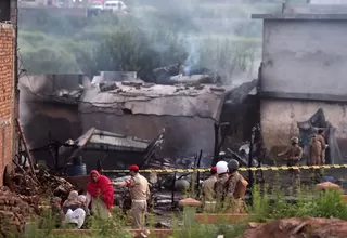 Pakistán: avioneta del Ejército se estrelló en zona residencial y dejó al menos 18 muertos