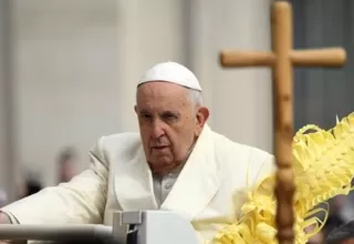 Papa Francisco autoriza que personas transgénero puedan ser bautizadas