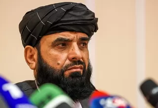 Portavoz talibán dice que mujeres podrán continuar asistiendo a escuelas y universidades en Afganistán