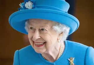 Reina Isabel II pasó noche hospitalizada para "pruebas preliminares"