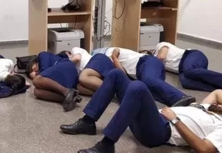 Aerolínea Ryanair despidió a 6 tripulantes por "foto falsa" durmiendo en el suelo