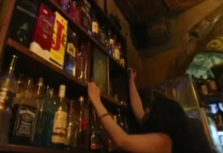 Siria: clientes de bar escriben hechos de la guerra