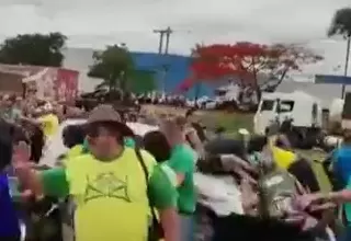 [VIDEO] Brasil: Vehículo arrolló a un grupo de manifestantes