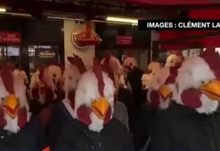 [VIDEO] Francia: Activistas protestaron disfrazados de gallinas