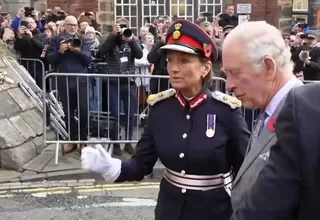 [VIDEO] Reino Unido: arrojaron huevos al rey Carlos III y reina consorte