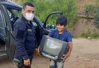 Cajamarca: Policías regalaron televisores a niños para que continúen clases a distancia