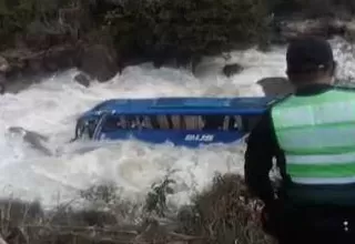 Chachapoyas: 11 heridos y un suboficial desaparecido tras caída de bus interprovincial a río Utcubamba