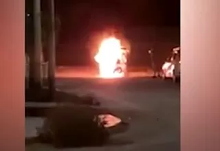Chiclayo: Vecinos incendian motocicleta usada por asaltantes