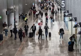 Denuncian retención de peruanos sin razón alguna en aeropuerto de México